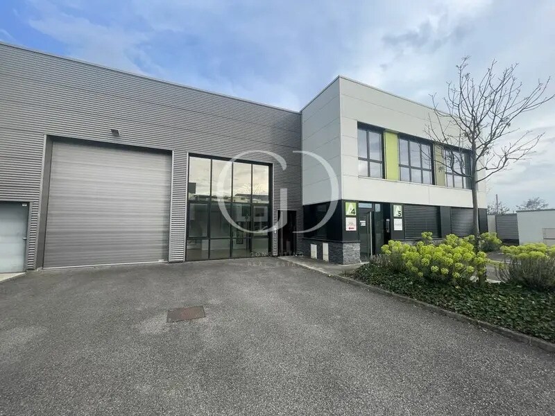 105 Rue Alexandre Dumas, Vaulx-en-Velin to rent Building Photo- Image 1 of 12