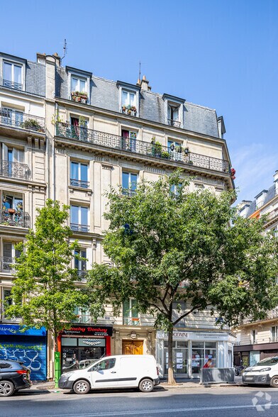 Retail in Paris to rent - Building Photo - Image 2 of 2