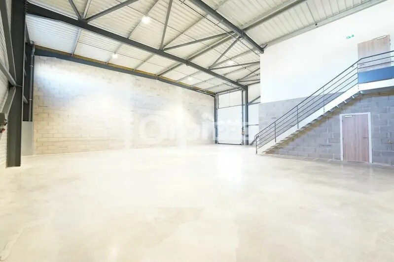2 Rue Augustin Fresnel, Chassieu to rent - Building Photo - Image 3 of 5