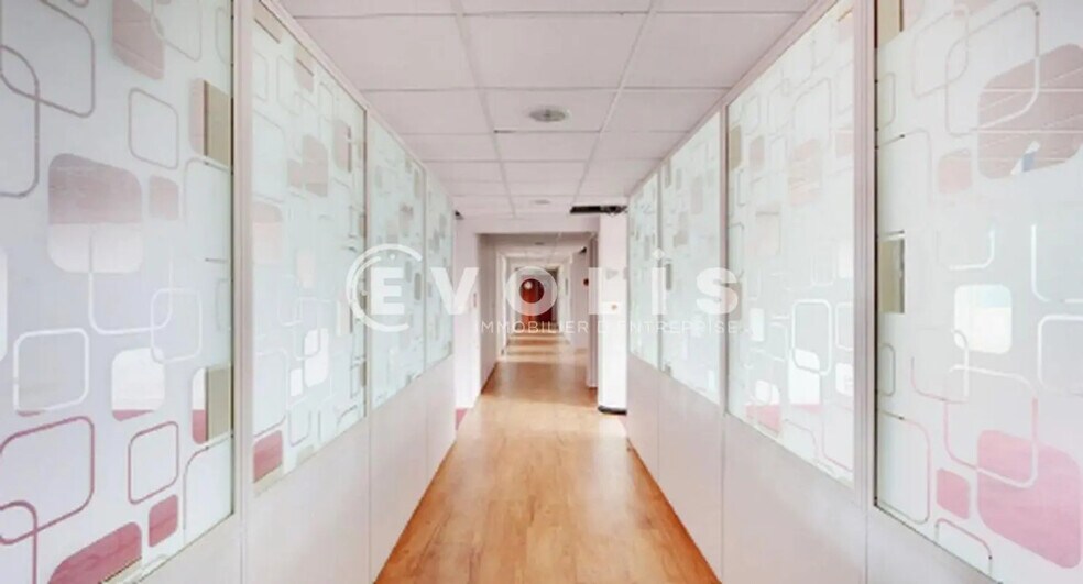 Office in Malakoff to rent - Building Photo - Image 2 of 17