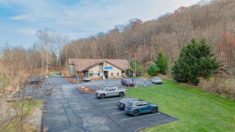 853 Falcon Park Rd, New Kensington, PA for sale - Building Photo - Image 2 of 6