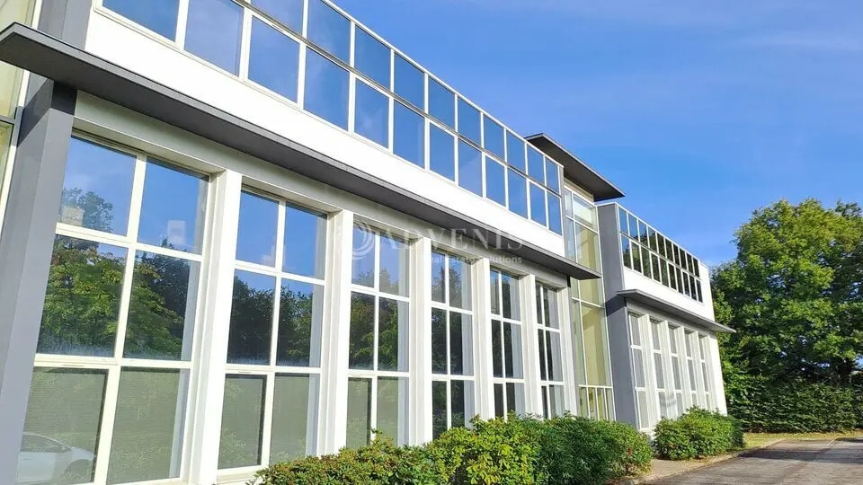 Vente Bureaux 283 m² - Photo 1