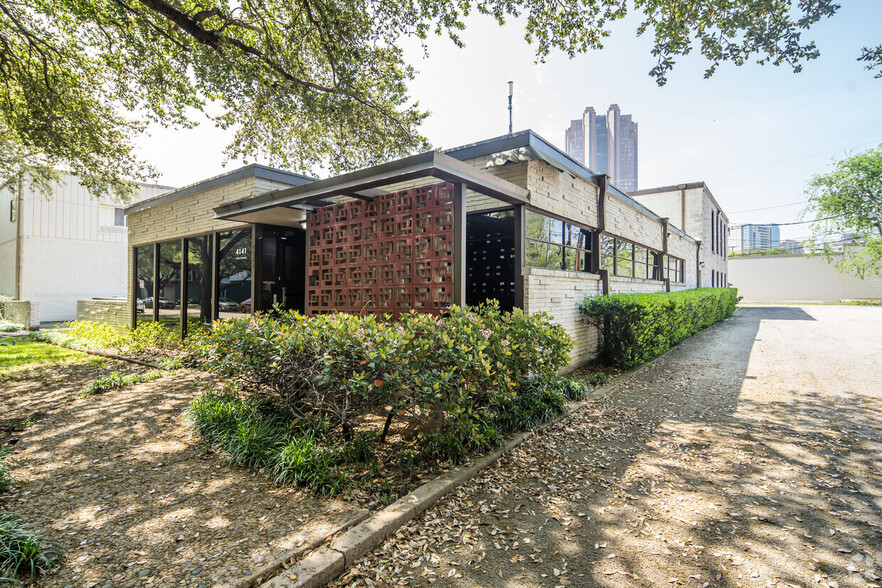 4141 Office Pky, Dallas, TX for rent - Building Photo - Image 2 of 9