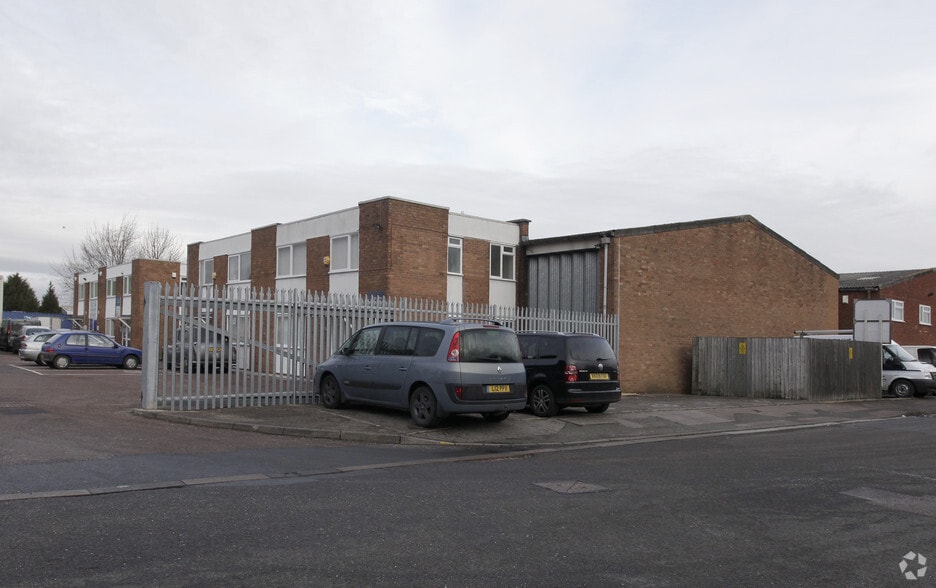 Malmesbury Rd, Cheltenham to rent - Building Photo - Image 3 of 4