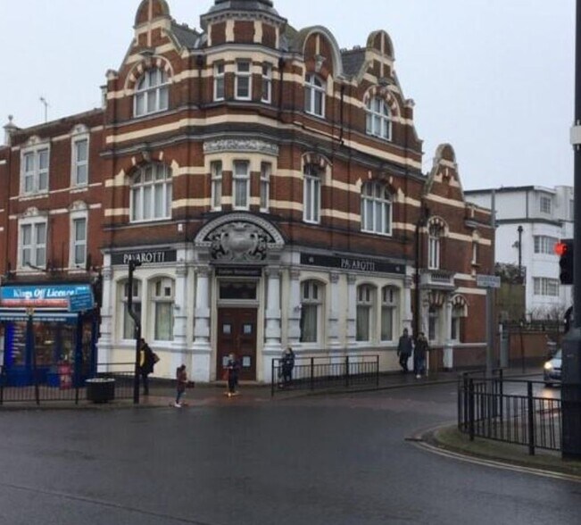 65 Hamlet Court Rd, Westcliff On Sea SS0 7EY UK