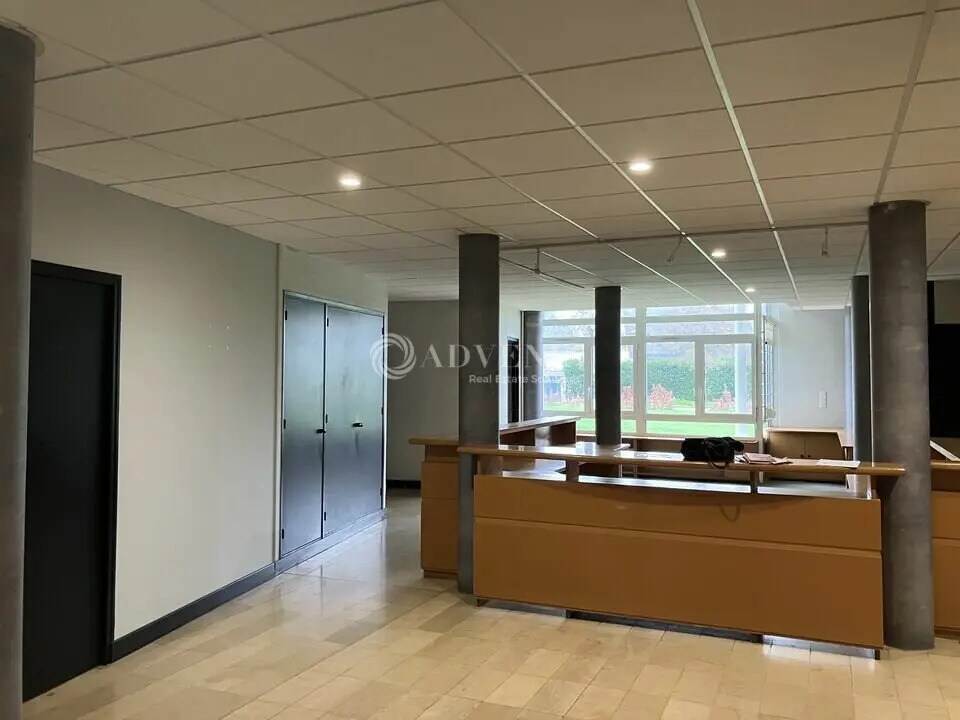 Location Bureaux 298 m² - Photo 1