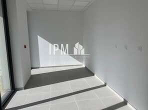 Retail in Roquevaire to rent Interior Photo- Image 2 of 4