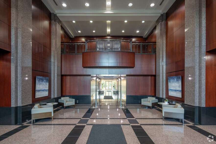 840 Crescent Centre Dr, Franklin, TN for rent - Lobby - Image 1 of 1