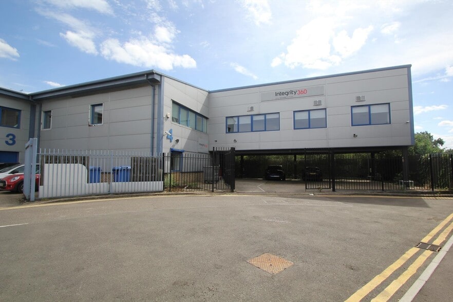 Ringway, London to rent - Building Photo - Image 3 of 9