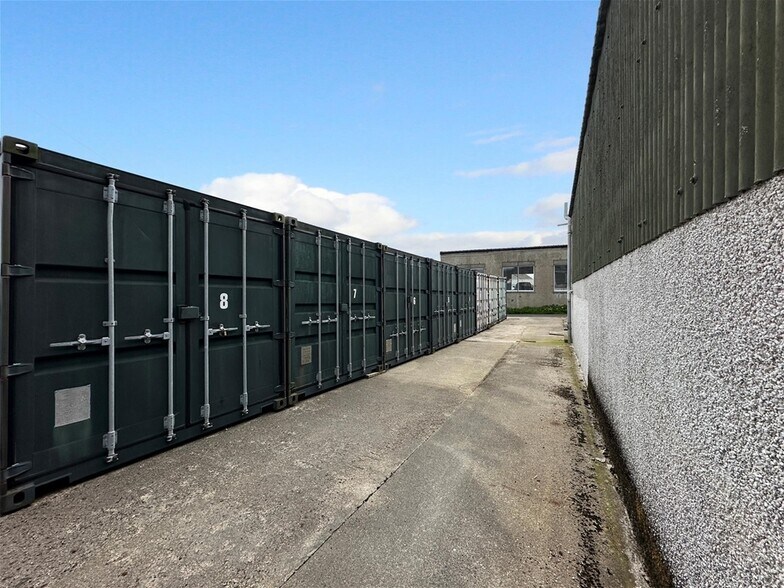 W&D Ross Hardware Store & Paint Spectrum portfolio of 2 properties for sale on LoopNet.co.uk - Building Photo - Image 3 of 33