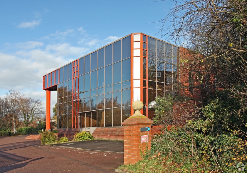 Old Bracknell Ln W, Bracknell for sale - Primary Photo - Image 1 of 1