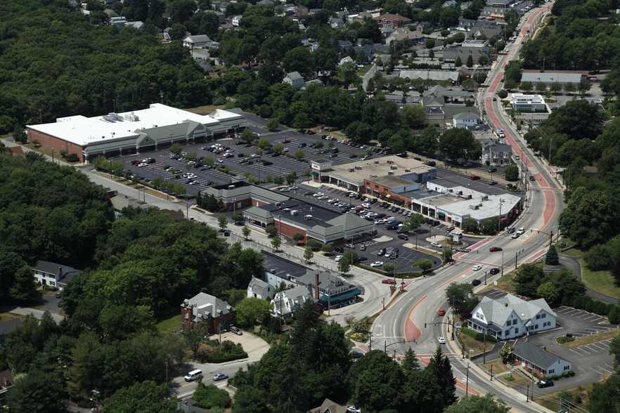 180-186 County Rd, Barrington, RI for rent - Building Photo - Image 1 of 7