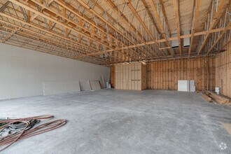 30860 NW Pacific St, North Plains, OR to rent Interior Photo- Image 2 of 5