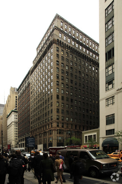 463 Seventh Ave, New York, NY for rent - Primary Photo - Image 1 of 6