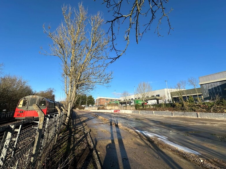 1 & 2 Allum Way, London to rent - Building Photo - Image 2 of 3