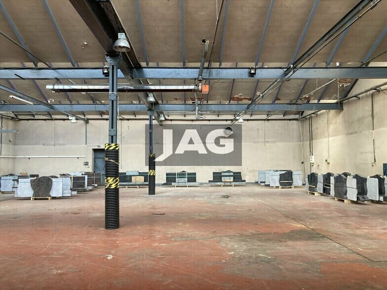 Light Industrial in Vénissieux for sale - Interior Photo - Image 3 of 10