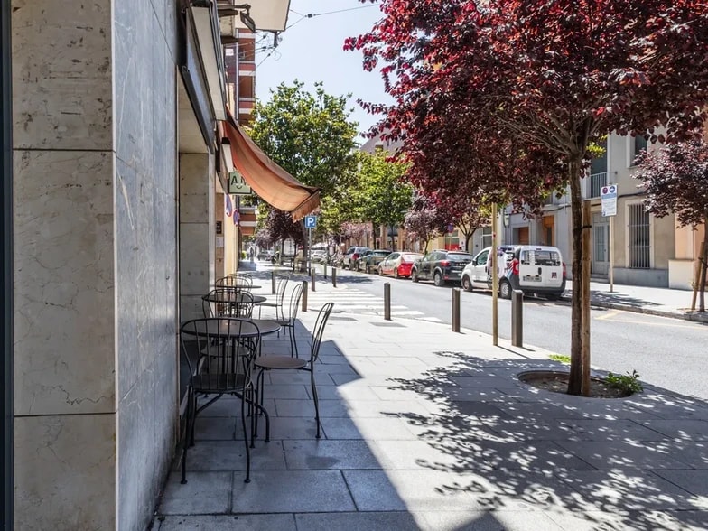 Retail in Cornellà de Llobregat, Barcelona to rent - Building Photo - Image 3 of 5