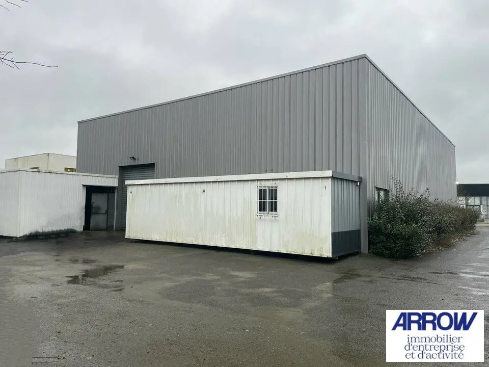 Location Local d'activités 400 m² - Photo 1