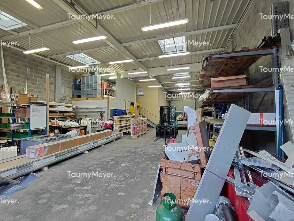 Location Local d'activités 340 m² - Photo 1