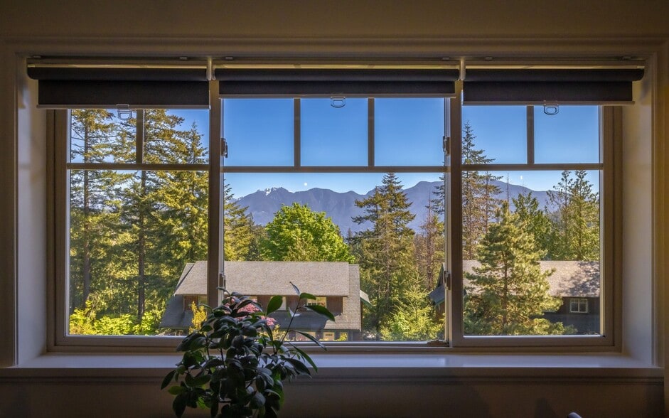 Snung Cove Portfolio portfolio of 2 properties for sale on LoopNet.co.uk - Building Photo - Image 3 of 6