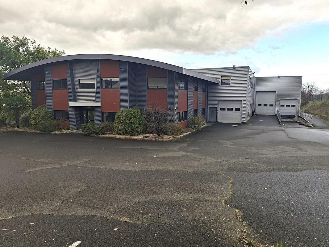 Light Industrial in FLEURIEUX-SUR-L'ARBRESLE for sale Building Photo- Image 1 of 8