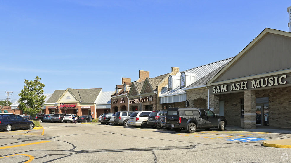 5674-5710 Mayfield Rd, Lyndhurst, OH for sale - Primary Photo - Image 1 of 1