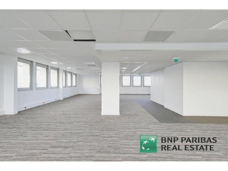 11 Avenue Morane Saulnier, Vélizy-Villacoublay to rent - Interior Photo - Image 3 of 8