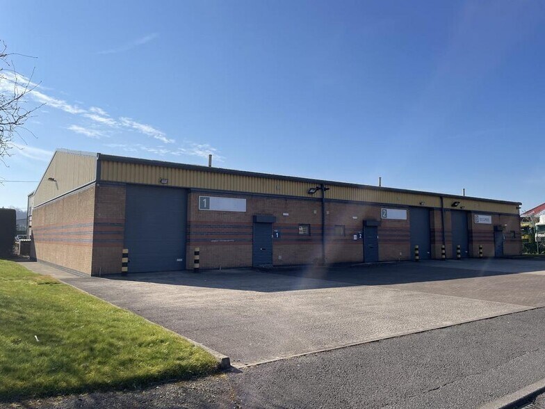 Little Row, Stoke On Trent to rent - Building Photo - Image 1 of 14