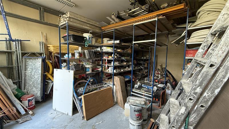 Light Industrial in Lognes to rent - Interior Photo - Image 2 of 6