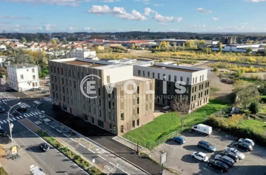 23 Avenue Franklin Roosevelt, Décines-Charpieu to rent - Building Photo - Image 3 of 10