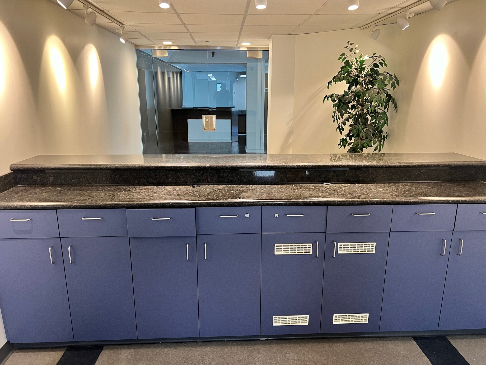 801 S Flower St, Los Angeles, CA to rent Interior Photo- Image 1 of 10