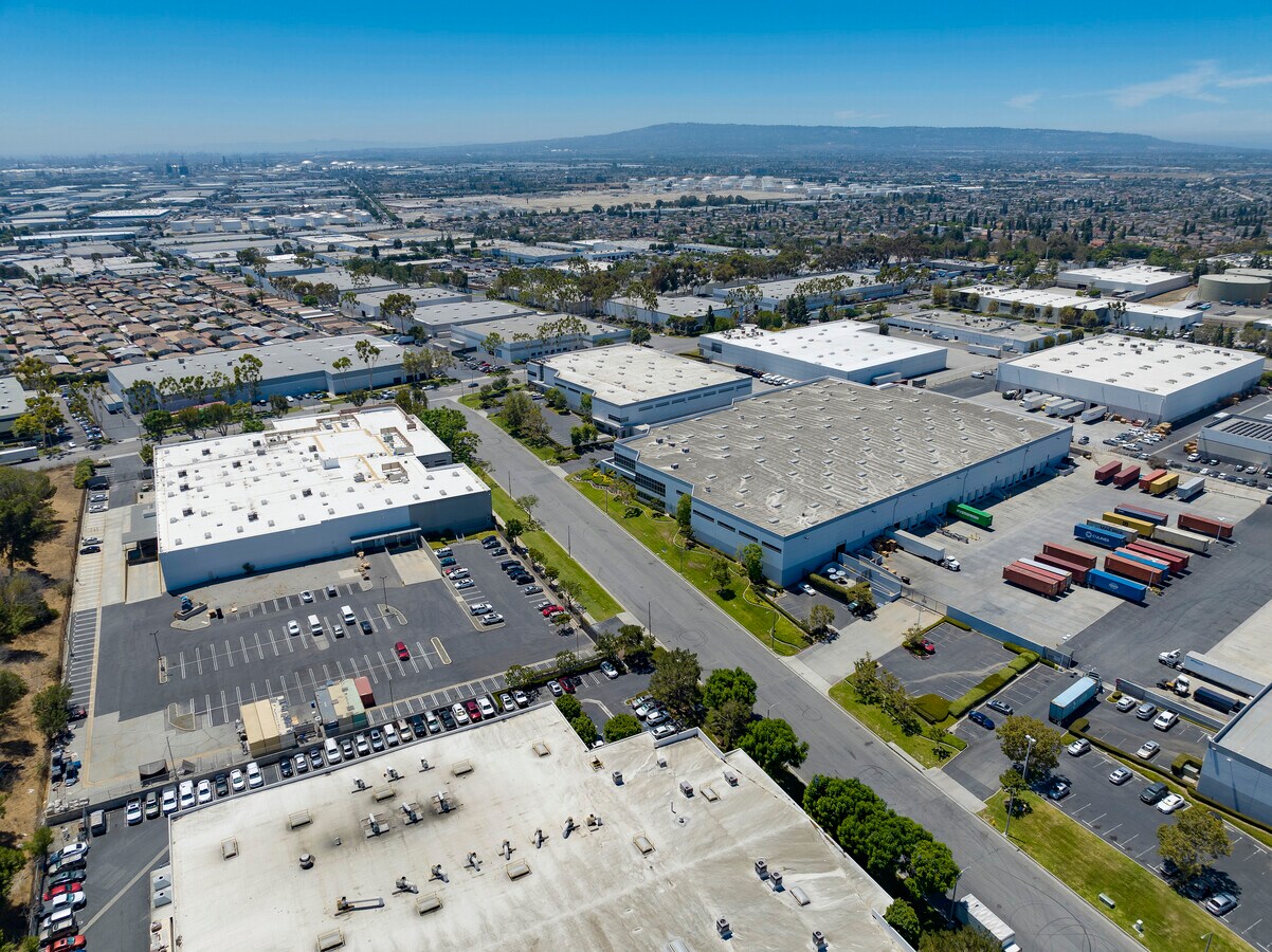 2103 E University Dr, Compton 90220 Truck Parking Lot/ Outside