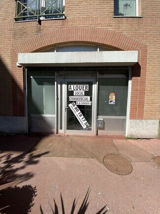 More details for Square Des Griffons, Créteil - Office / Retail to Rent
