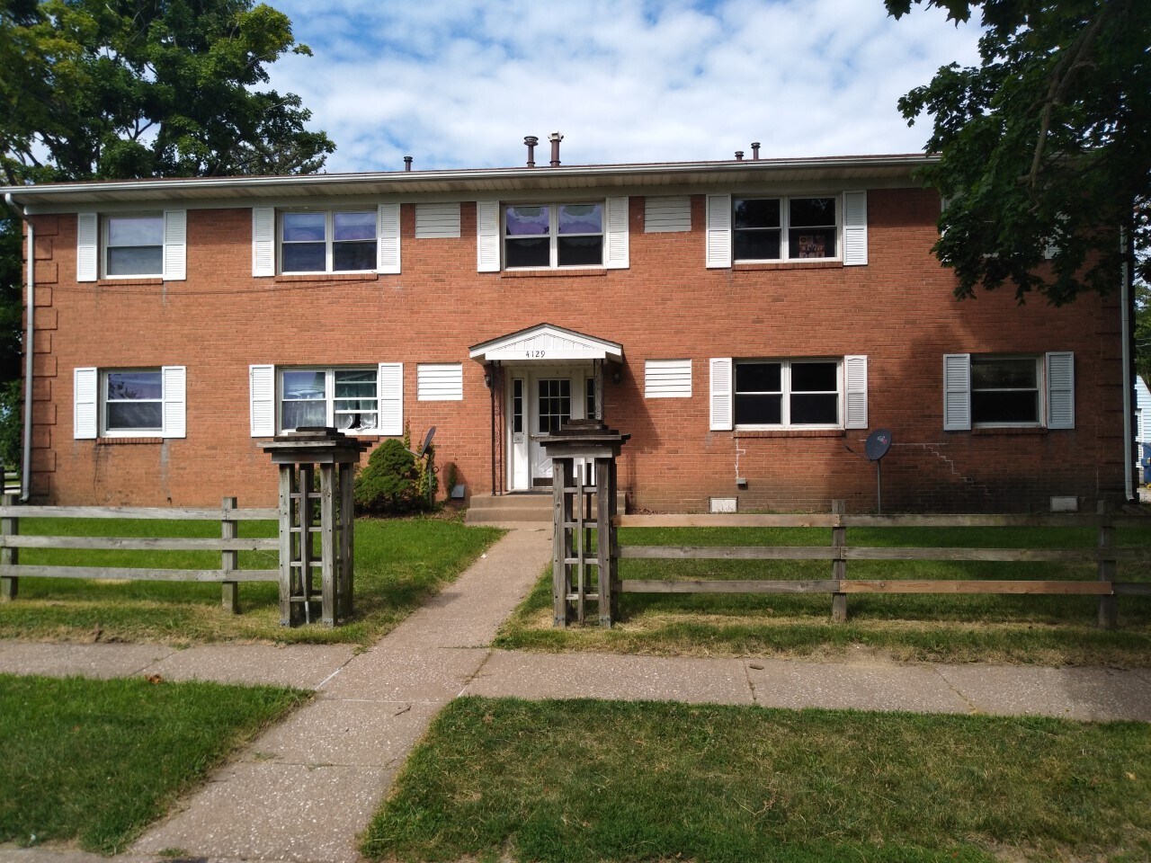 921-945 Avenue of the Cities, East Moline, IL for sale Primary Photo- Image 1 of 1