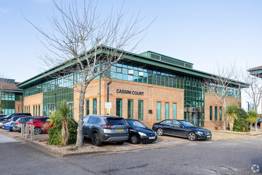 Randalls Way, Leatherhead for sale - Primary Photo - Image 1 of 1