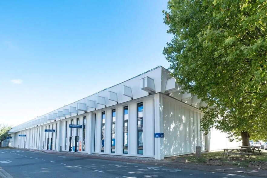 Office in Rungis to rent - Building Photo - Image 1 of 11