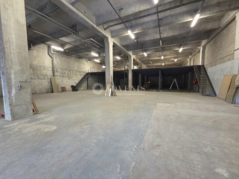 Light Industrial in Garges-lès-Gonesse to rent - Interior Photo - Image 2 of 7