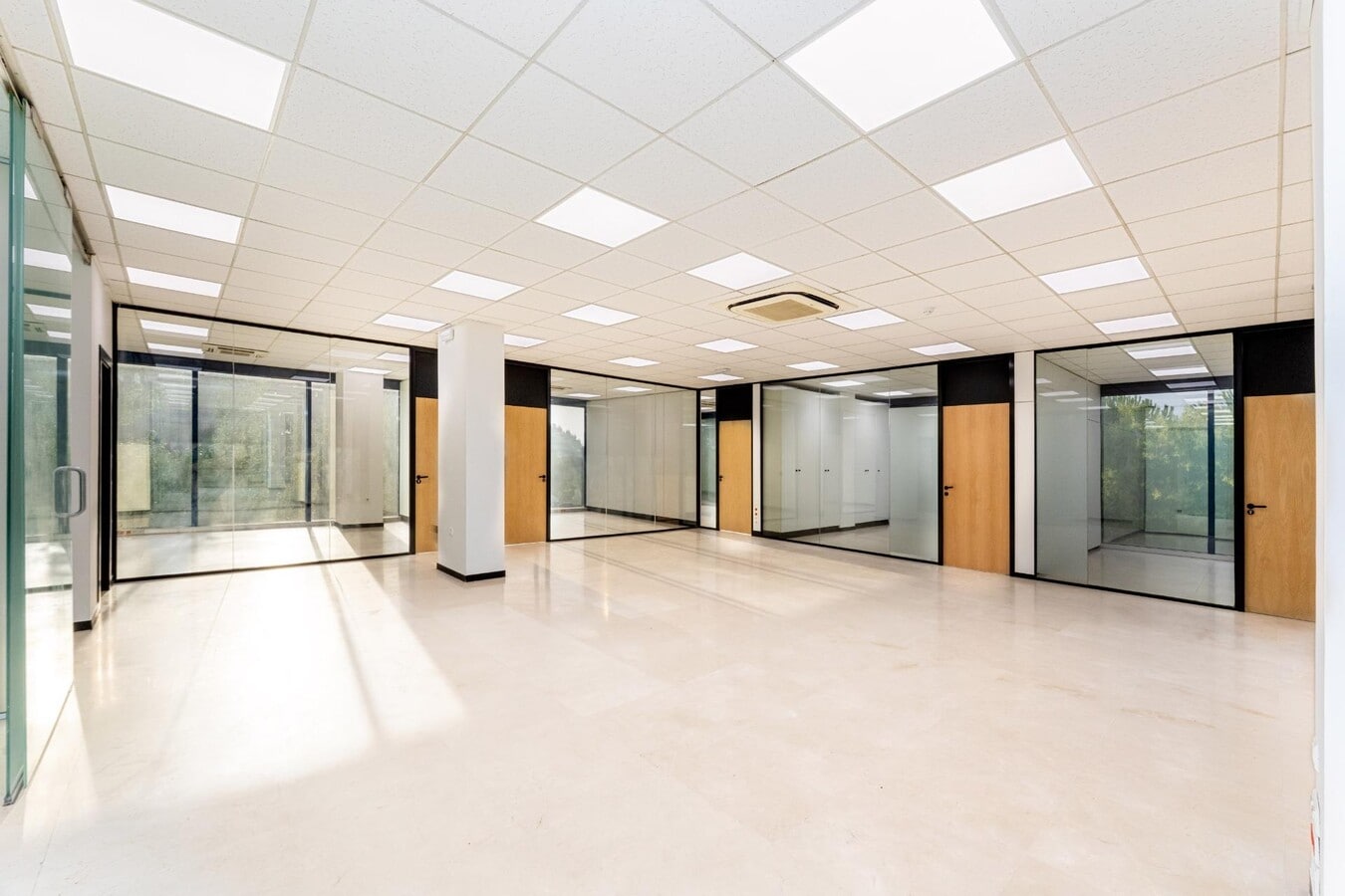 Madrid, MAD 28023 - Unit 01 -  - Interior Photo - Image 2 of 24