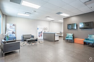 9900 18th St N, Saint Petersburg, FL to rent Interior Photo- Image 2 of 3