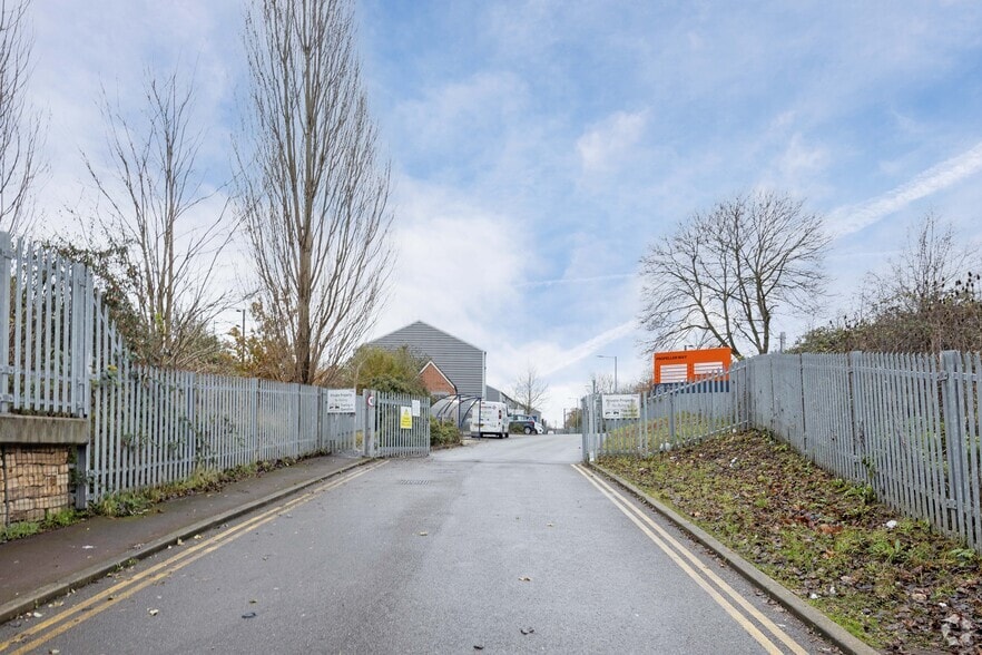 Propeller Way, London to rent - Primary Photo - Image 1 of 1