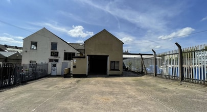 Whieldon Rd, Stoke On Trent to rent Building Photo- Image 1 of 1