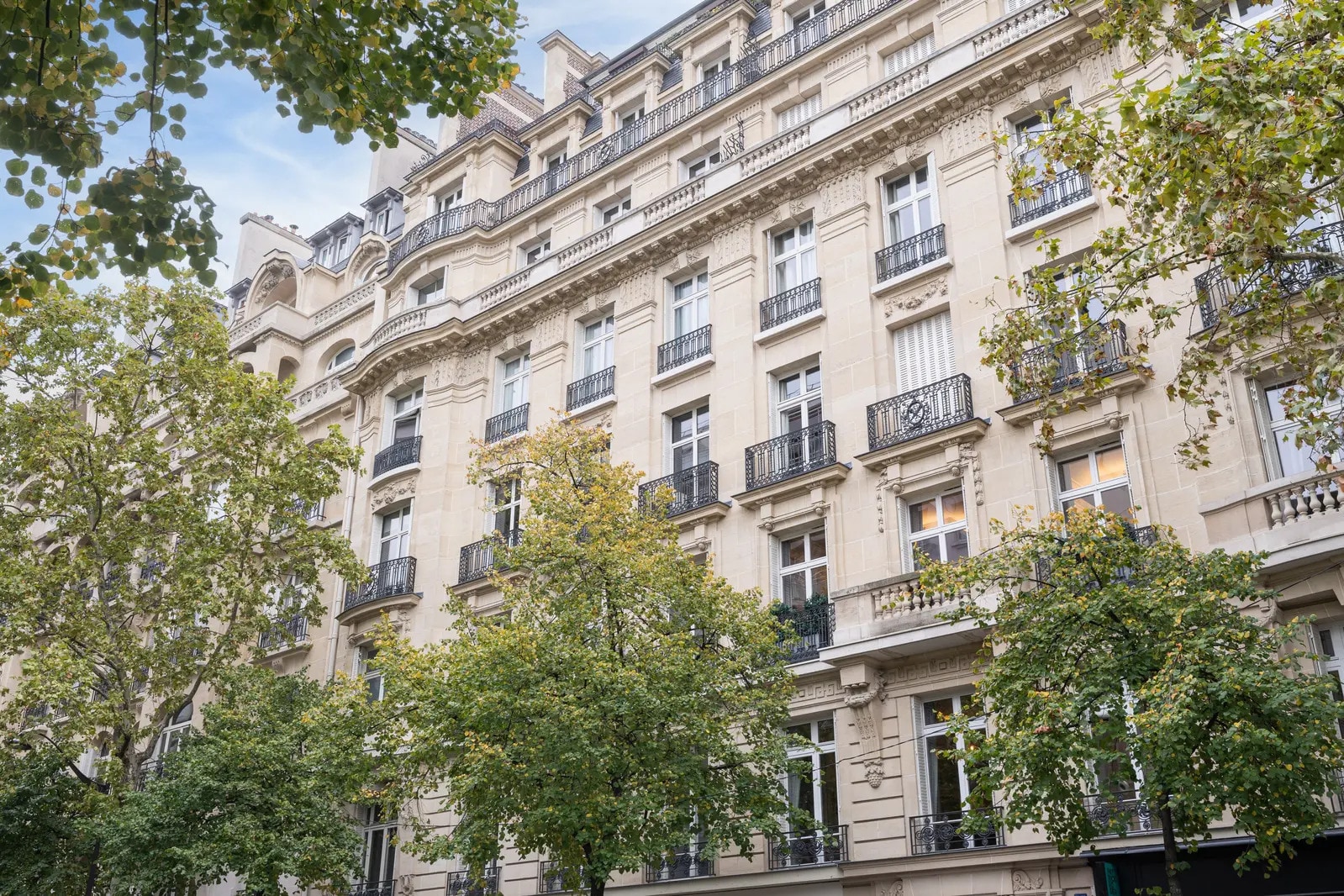 Office in Paris for sale Building Photo- Image 1 of 13