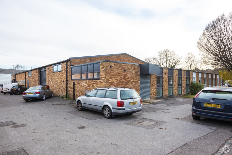 2-3B Sovereign Way, Tonbridge to rent - Building Photo - Image 3 of 3