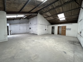 Storrington Rd, Pulborough to rent Interior Photo- Image 2 of 4