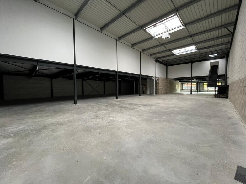 Light Industrial in Gennevilliers to rent - Interior Photo - Image 1 of 5