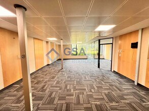 Office in Lieusaint to rent Building Photo- Image 2 of 3