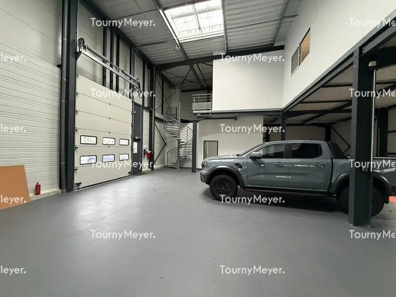 Light Industrial in Mérignac to rent - Interior Photo - Image 2 of 7