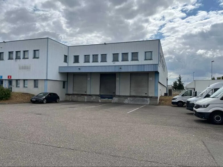 66 Avenue Des Freres Montgolfier, Genas to rent - Building Photo - Image 3 of 11