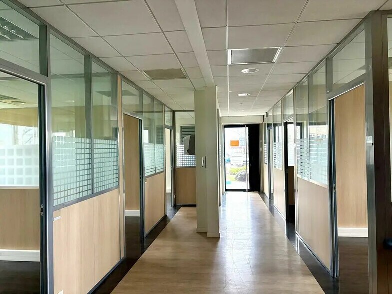 Office in Dijon to rent - Interior Photo - Image 2 of 11