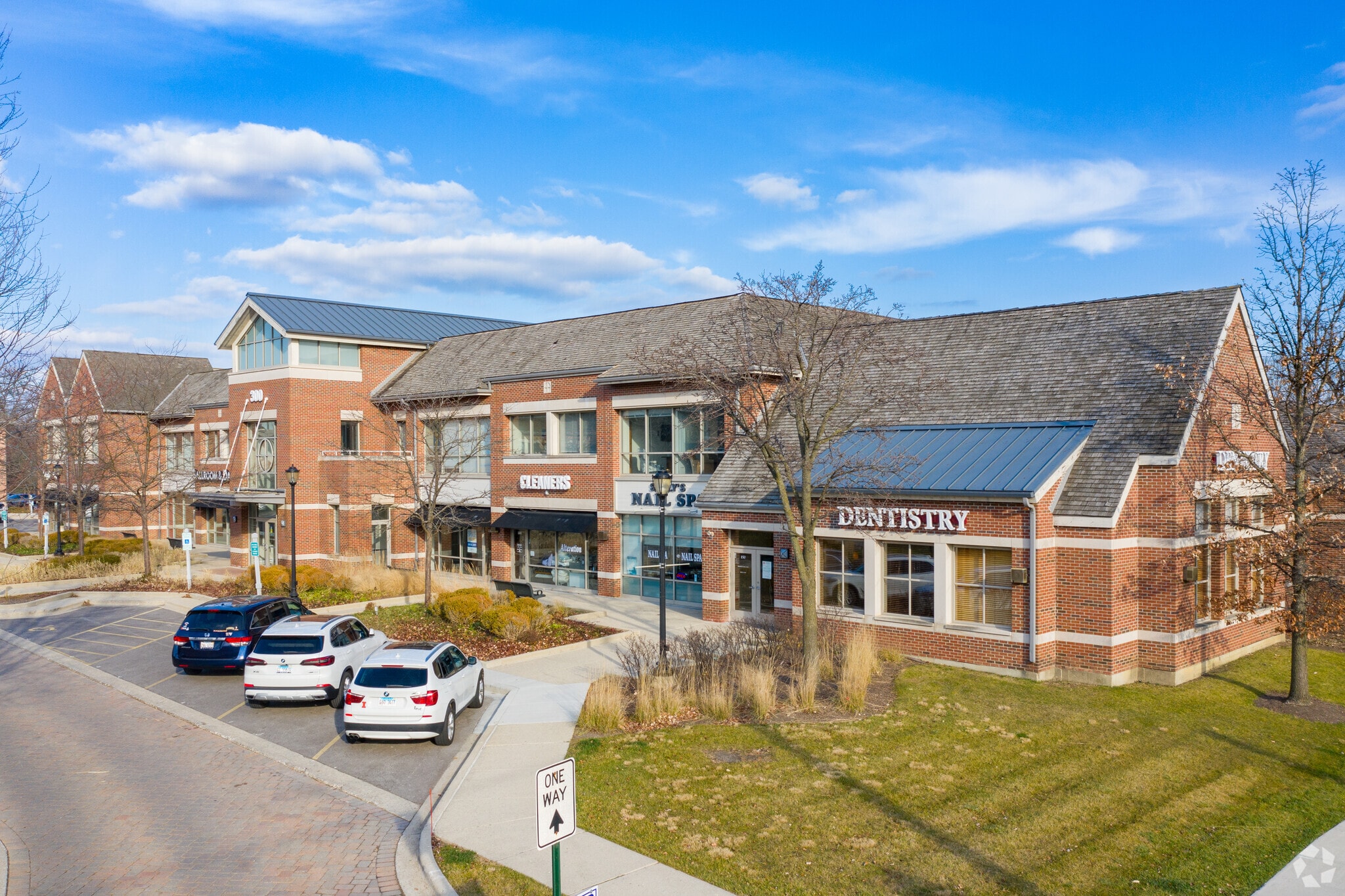 300 Village Green Dr, Lincolnshire, IL to rent Primary Photo- Image 1 of 9